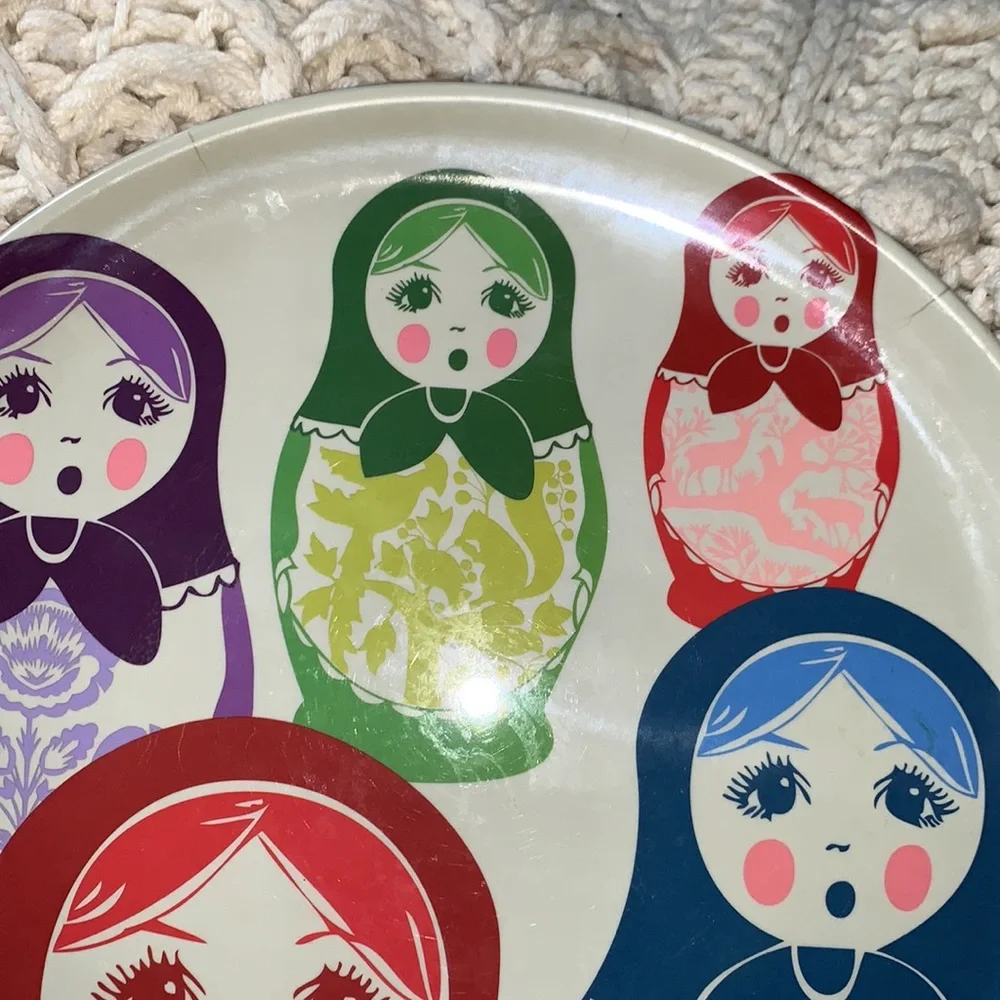 Large circular plastic multicolor Russian Matryoshka stacking doll serving plate - Picture 3 of 6
